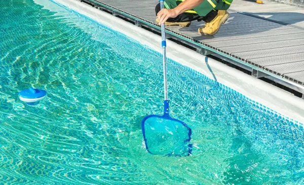 cleaning-swimming-pool-with-skimmer-net-resize.jpg